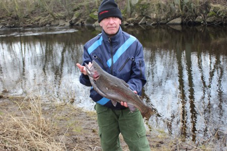 Kalle Bertilsson med en regnbåge på 3.5kg